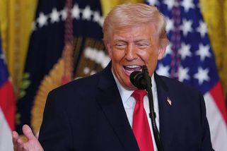 Trump řekl, že není připravený vyhlásit vítězství nad Íránem. Předtím už ho ale oznámil - Novinky